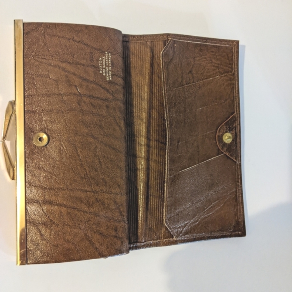 VTG Buxton, Brown Leather Wallet.  7" x 4" x 1" Made in Canada.